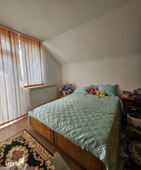 Casă cu 6 camere semidecomandat cu Teren 898 Mp în Oșorhei