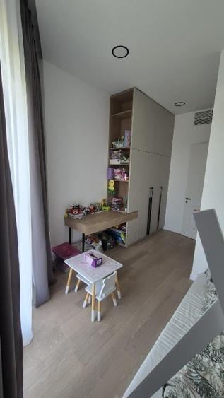 Apartament cu 3 camere semidecomandat în Floreasca
