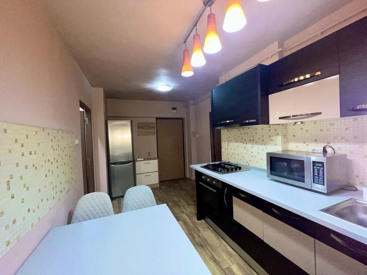 Apartament cu 3 camere semidecomandat în Podgoria