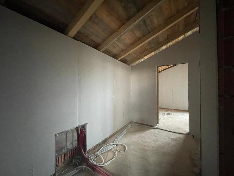 Duplex cu 4 camere cu Canalizare în Urseni