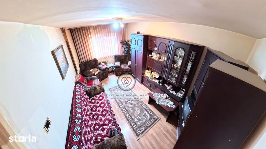 Apartament cu 3 camere decomandat în Malu Roșu