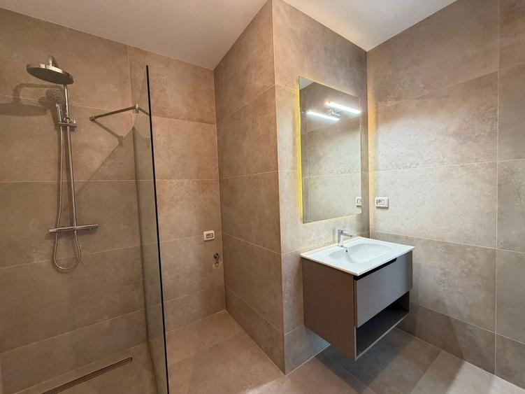 Apartament cu 3 camere în Iancu Nicolae