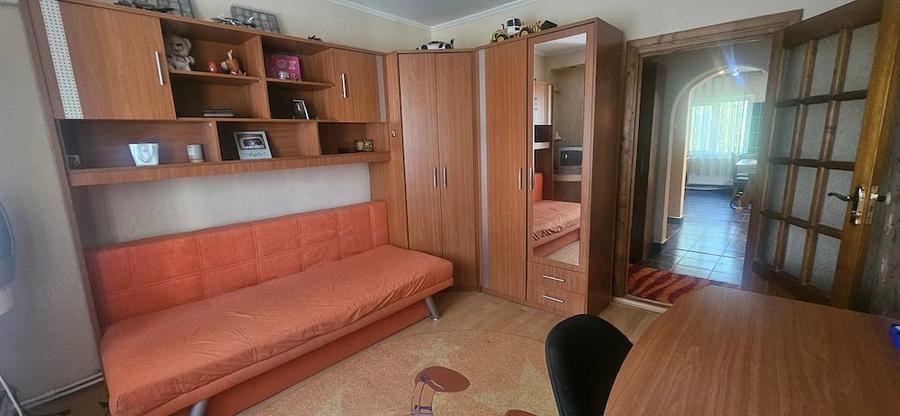 Apartament cu 4 camere decomandat în Central