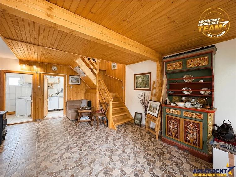 Casă cu Teren 2200 Mp în Băcel