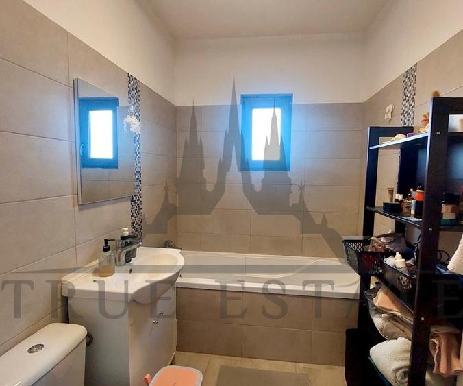 Duplex cu 4 camere cu Canalizare în Sânpetru