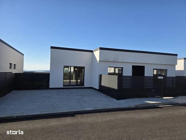 Casă cu 4 camere în Zizin