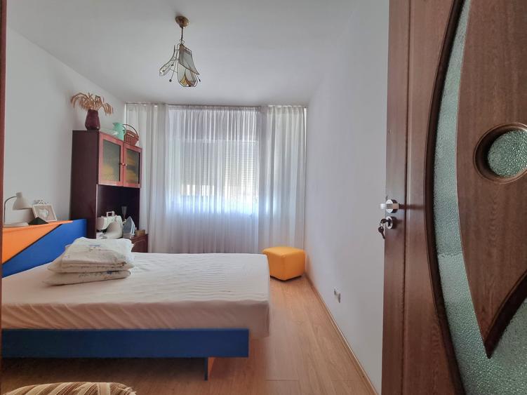 Apartament cu 3 camere decomandat în Ștefan cel Mare