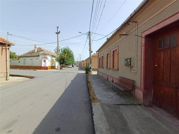 Casă individuală cu 5 camere cu Canalizare în Sud