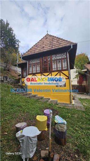 Casă cu 3 camere cu Teren 50 Mp în Predeal