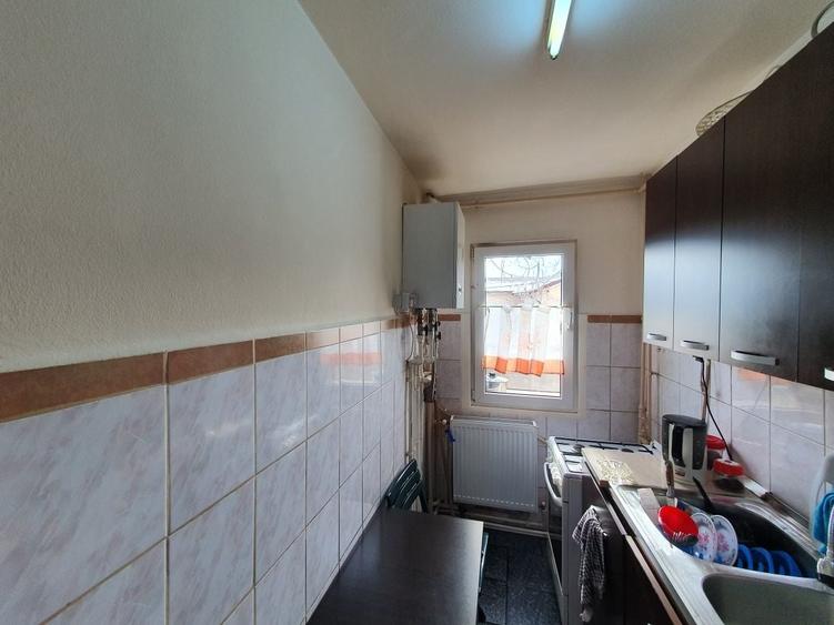 Apartament cu 4 camere semidecomandat în Prelungirea Ferentari