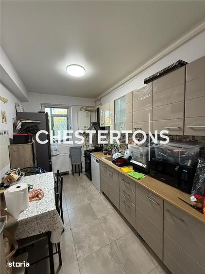 Apartament cu 3 camere decomandat în Central