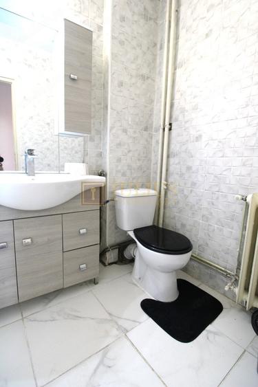 Apartament cu 4 camere semidecomandat în Punctele Cardinale