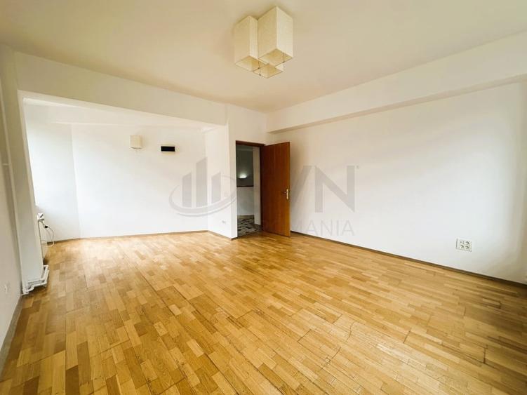 Casă cu 5 camere cu Teren 380 Mp în Domenii