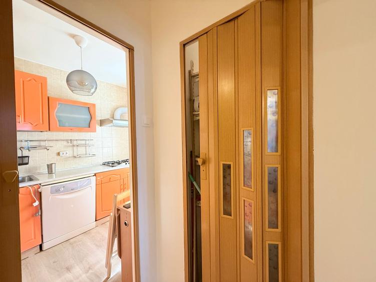 Apartament cu 3 camere decomandat, mobilat în Tineretului