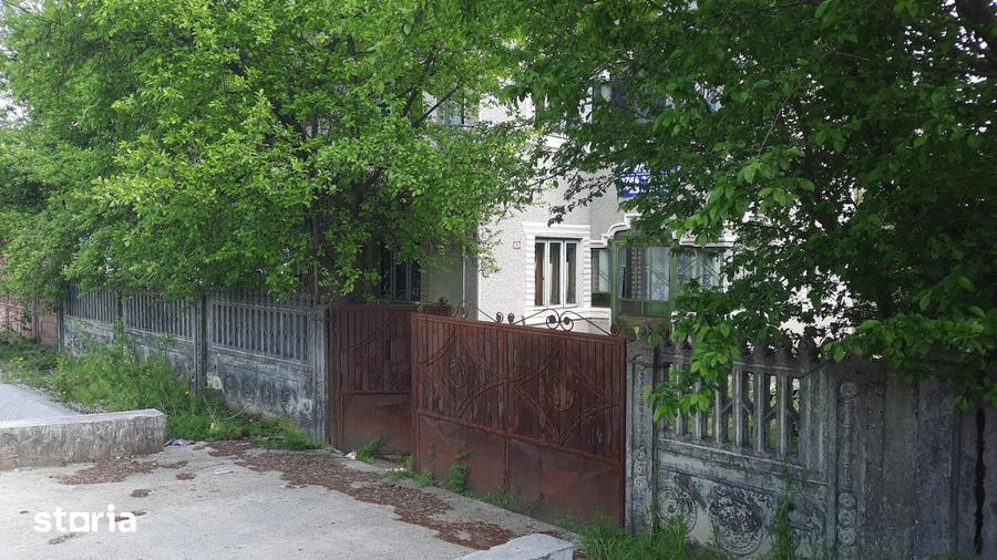 Casă cu 6 camere cu Teren 720 Mp în Iancu Jianu
