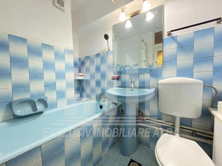 Apartament cu 3 camere decomandat, mobilat în Central