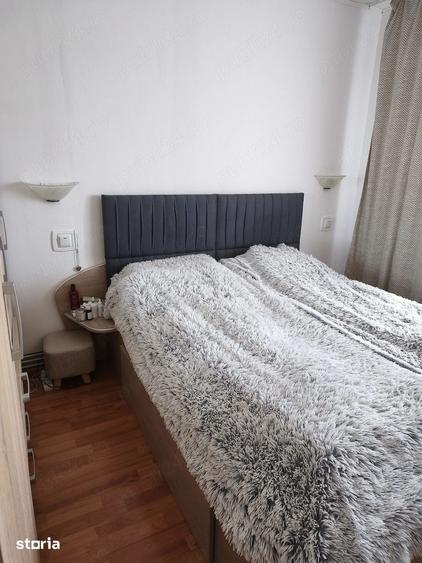 Apartament cu 3 camere decomandat în Astra