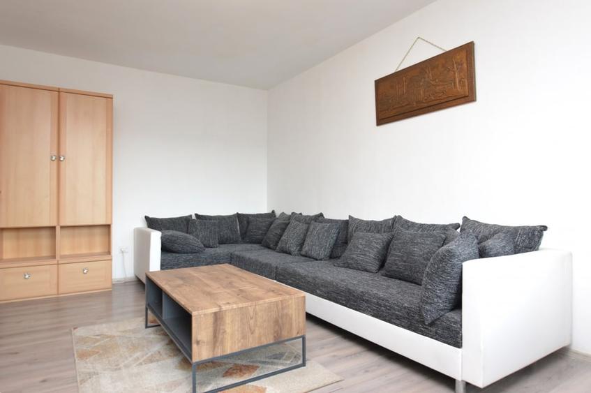 Apartament cu 2 camere decomandat, mobilat în P-ța Muncii