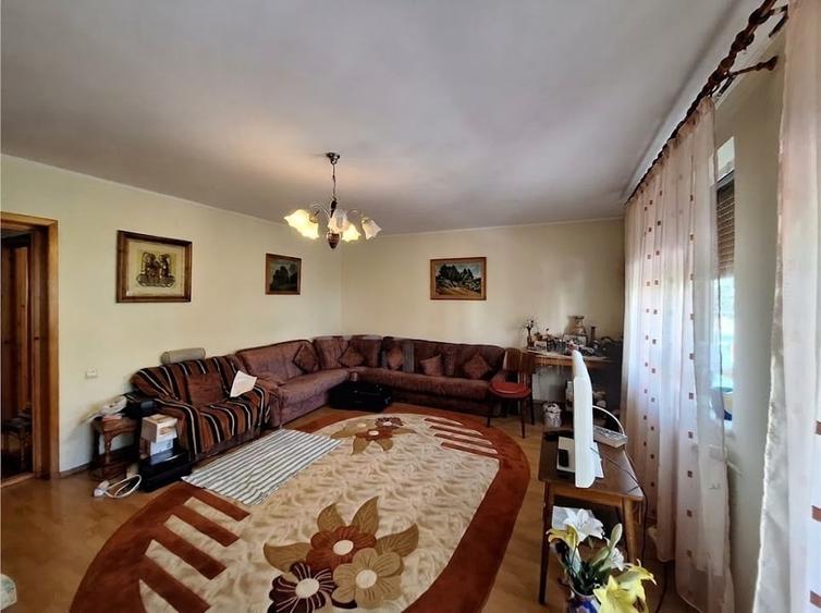 Casă individuală cu 5 camere cu Canalizare în Ultracentral