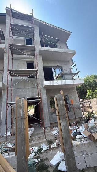Casă individuală cu 5 camere cu Canalizare în Central