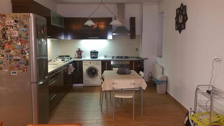 Apartament cu 2 camere decomandat, mobilat în Nordului