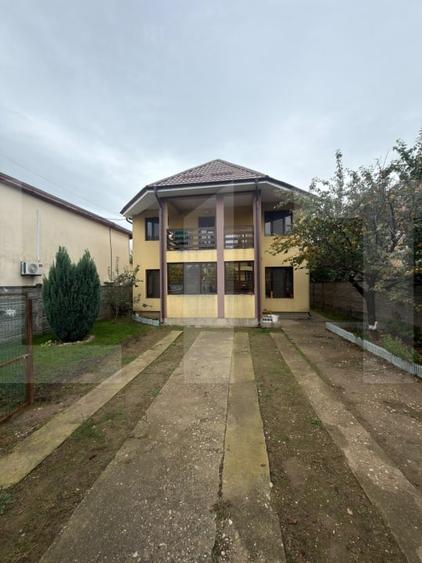 Casă individuală cu 7 camere cu Canalizare în Bariera Vâlcii