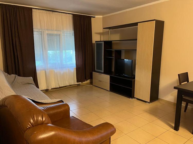 Apartament cu 2 camere decomandat în Est