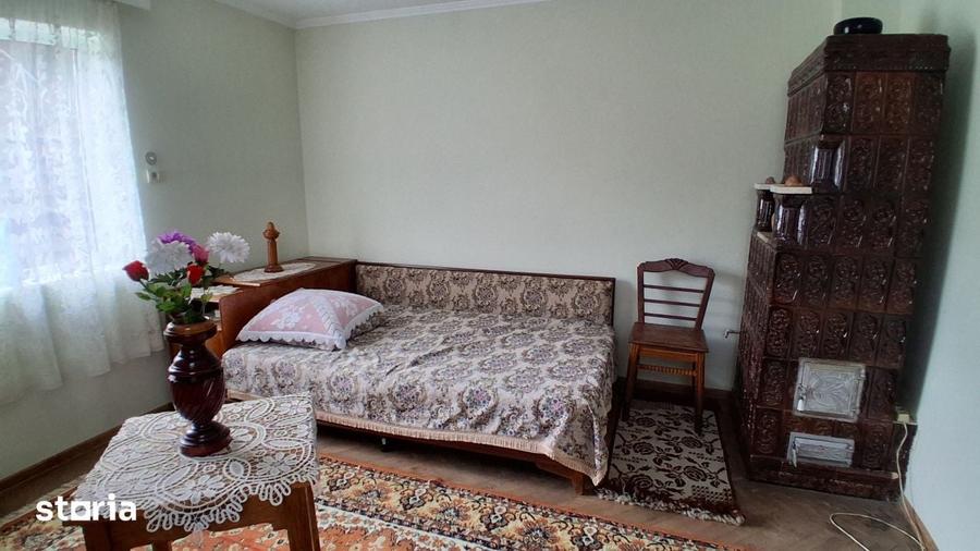 Casă cu 4 camere cu Teren 1600 Mp în Poiana