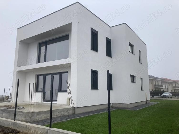Casă cu 3 camere în Dezmir