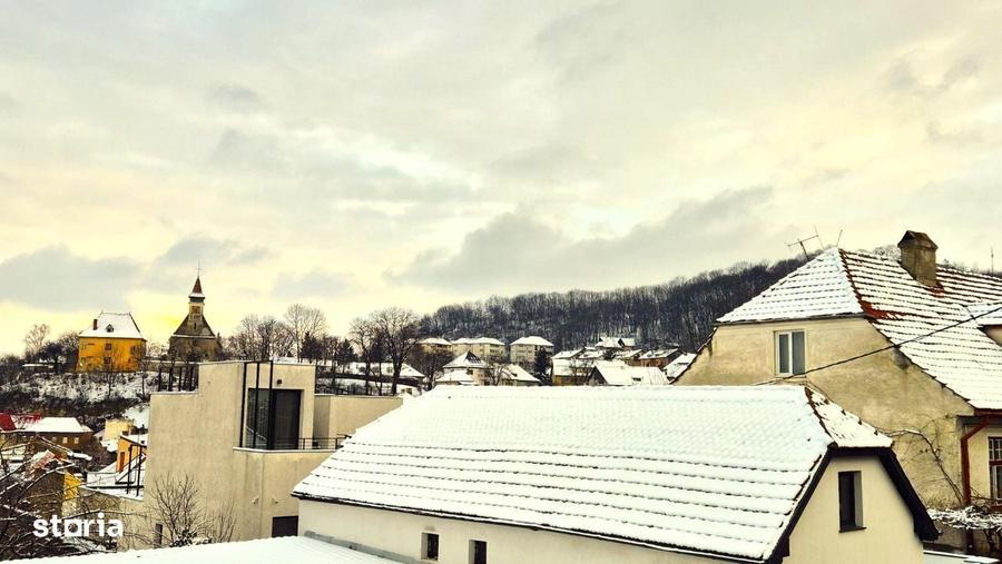 Casă cu 4 camere în Drumul Poienii