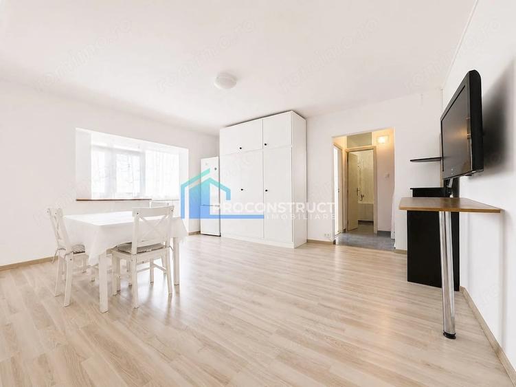 Apartament cu 3 camere semidecomandat în Buziașului