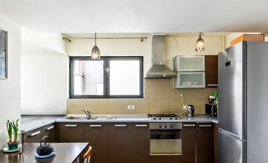 Apartament cu 3 camere decomandat în Victoriei