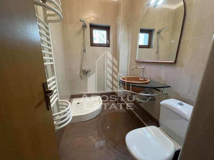 Casă individuală cu 5 camere cu Canalizare în Lipovei