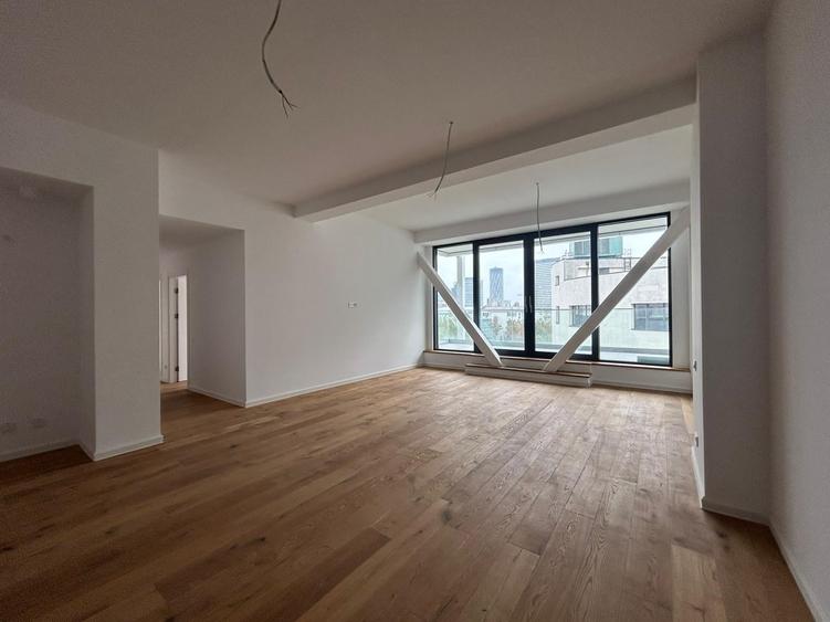Apartament cu 4 camere semidecomandat în Aviației