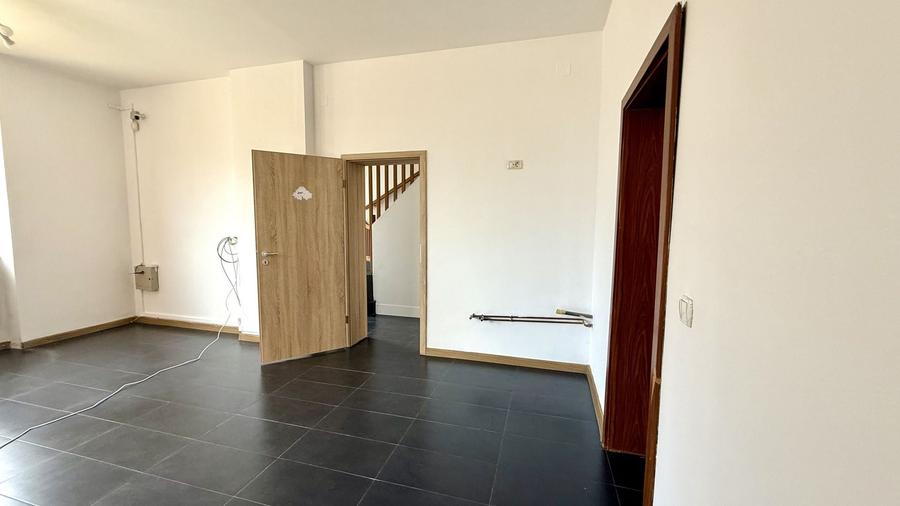 Casă individuală cu 6 camere cu Canalizare în Complex Studențesc