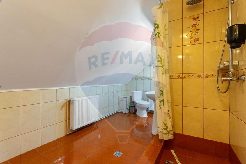 Hotel/Pensiune, de 404 mp, în Vlădeț - Trei Brazi