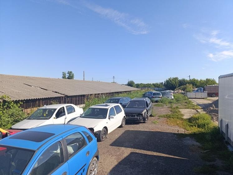 Vand sau inchiriez teren+hala 3200mp aproape de strada Focsani (Chercea)pret 155000 - 3