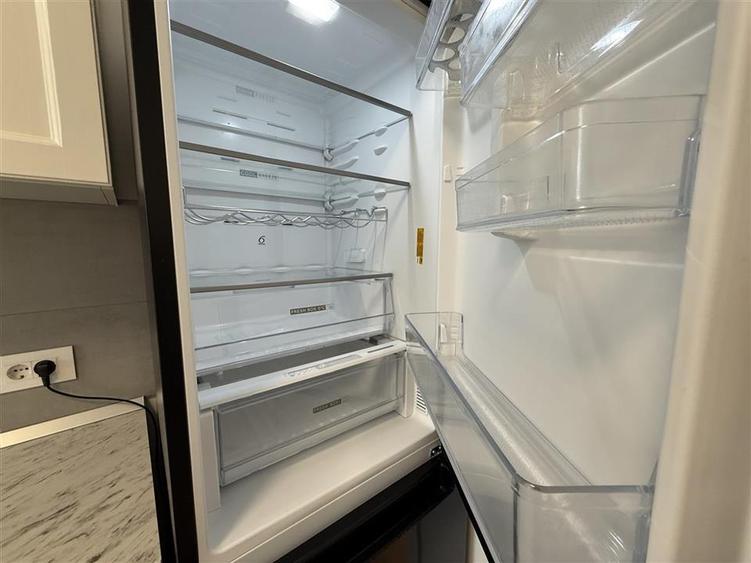 Apartament cu 3 camere decomandat în Tractorul