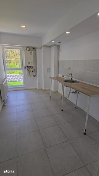 Apartament cu 3 camere semidecomandat în Mogoșoaia