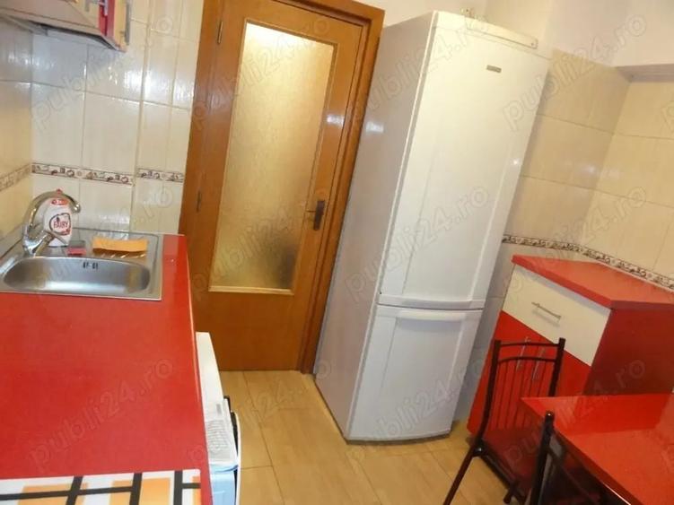 Apartament cu 3 camere semidecomandat, mobilat în Bucur Obor