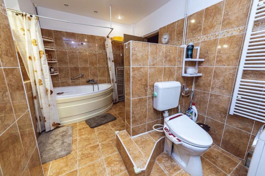 Apartament cu 4 camere decomandat, mobilat în Cișmigiu