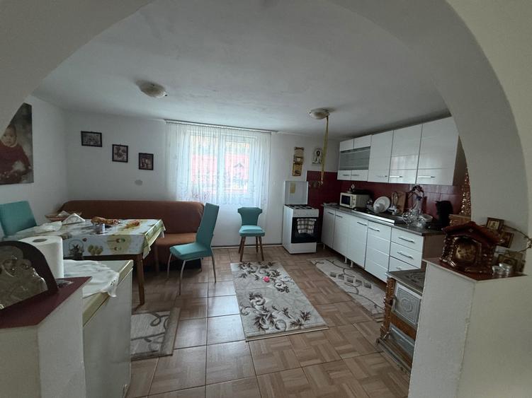 Casă cu 2 camere în Central