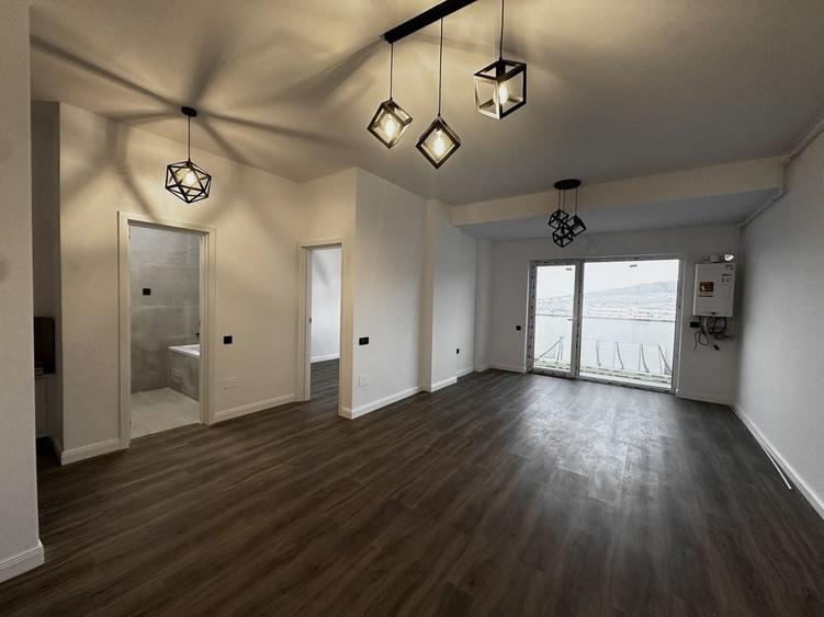 Apartament cu 2 camere semidecomandat în Florești