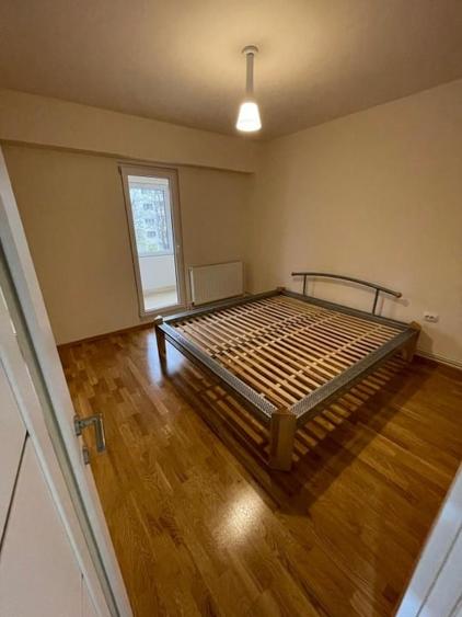 Inchiriez ap. 2 camere, minim 2 ani, renovat, garaj, et.2, lift, balcon 12 mp. - 5