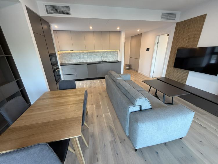 Apartament cu 3 camere semidecomandat în Străulești
