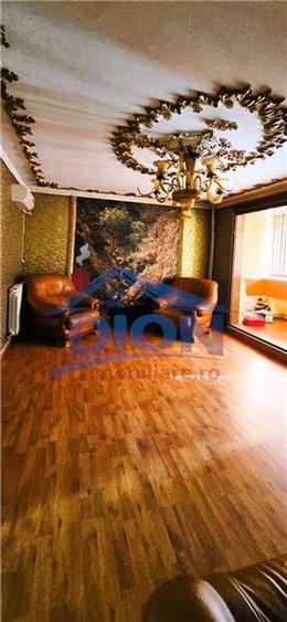 Apartament cu 3 camere decomandat în Drumul Taberei