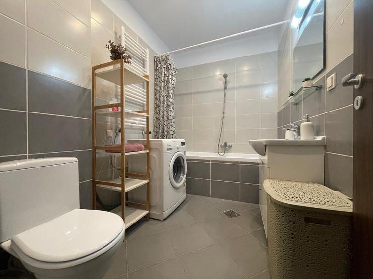 Apartament cu 2 camere semidecomandat, mobilat în Soarelui