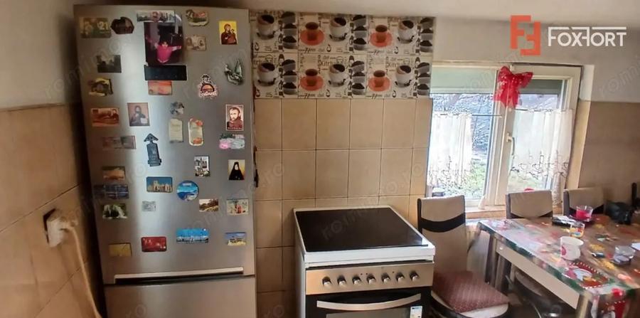 Casă cu 5 camere cu Teren 845 Mp în Sânmihaiu Român