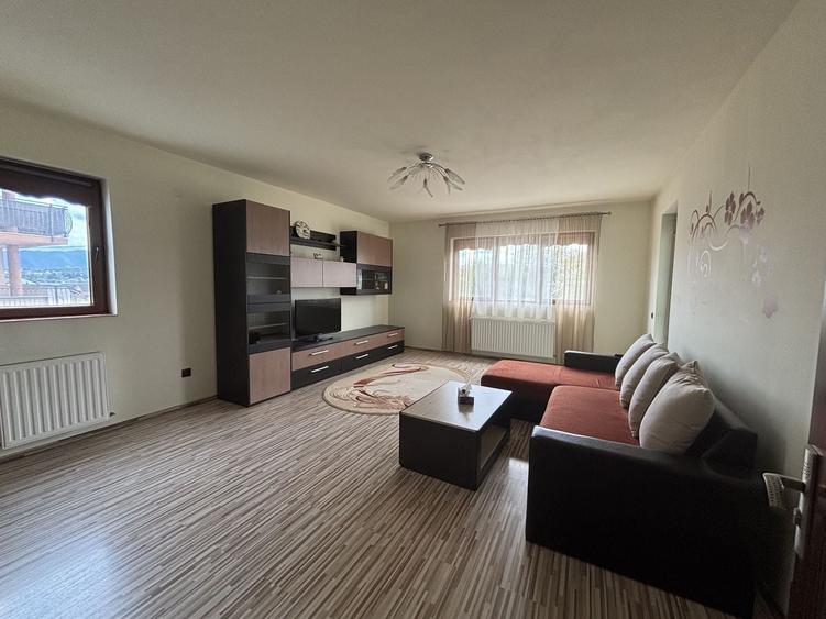 Apartament cu 3 camere decomandat, mobilat în Exterior Nord