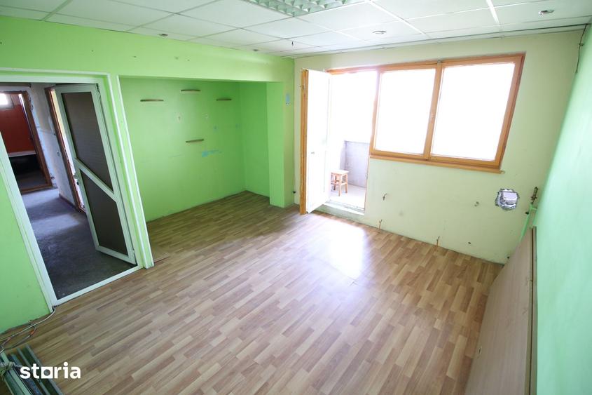 Apartament cu 3 camere decomandat în Micro 20